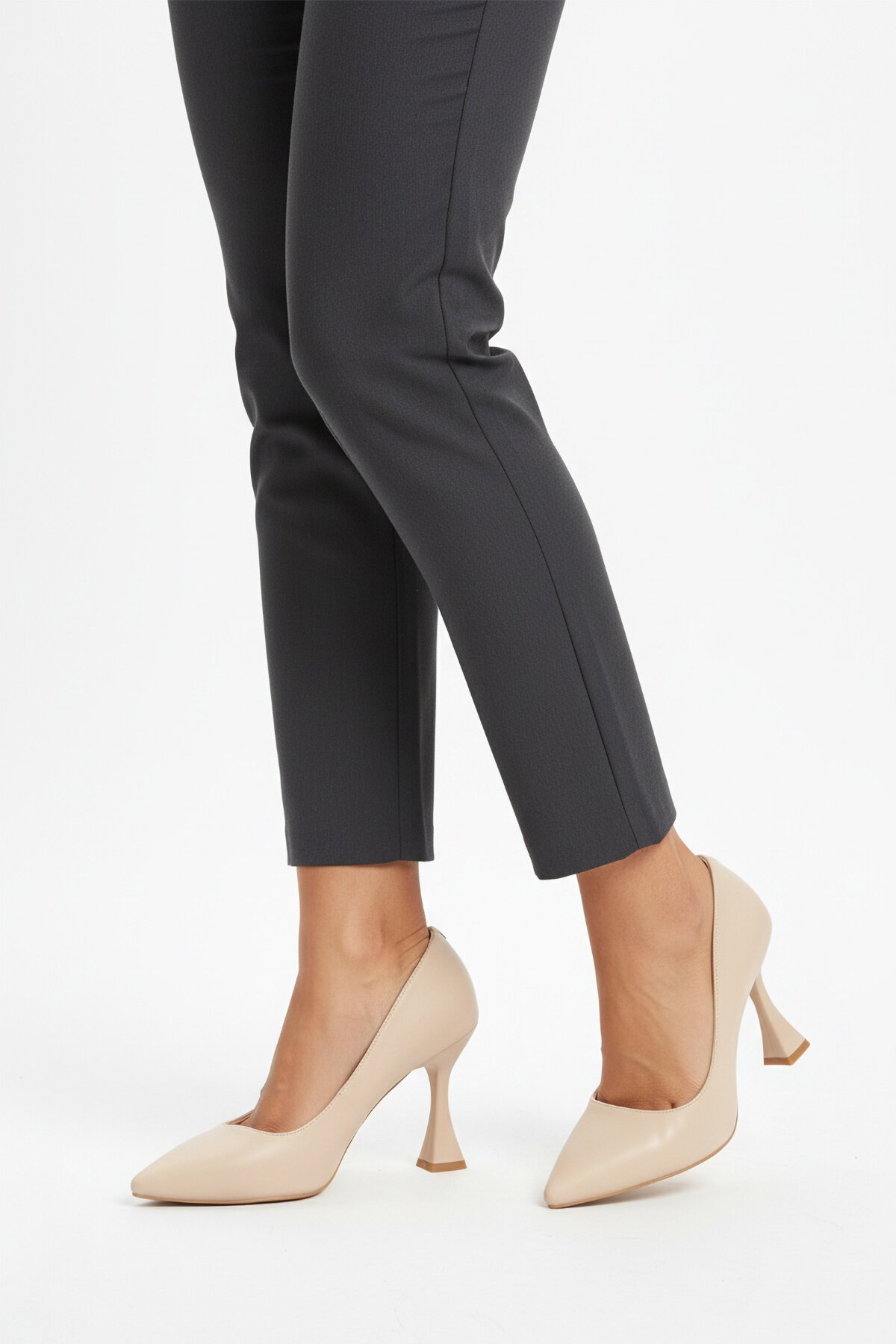 Bej Hafif Kadın Topuklu Ayakkabı 665127 Z