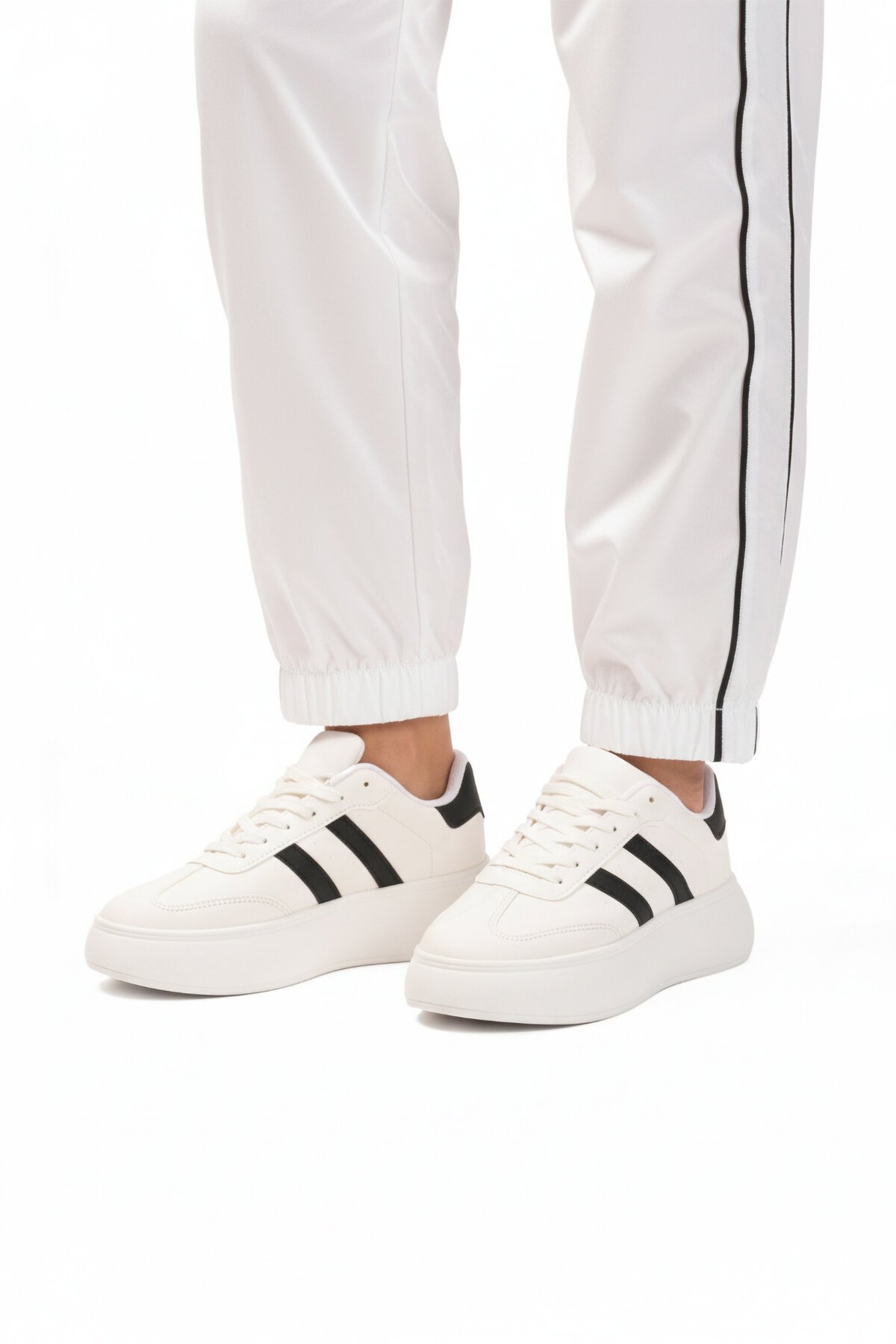 Beyaz-Siyah Suni Deri Kadın Spor Ayakkabı DVS-01 Z