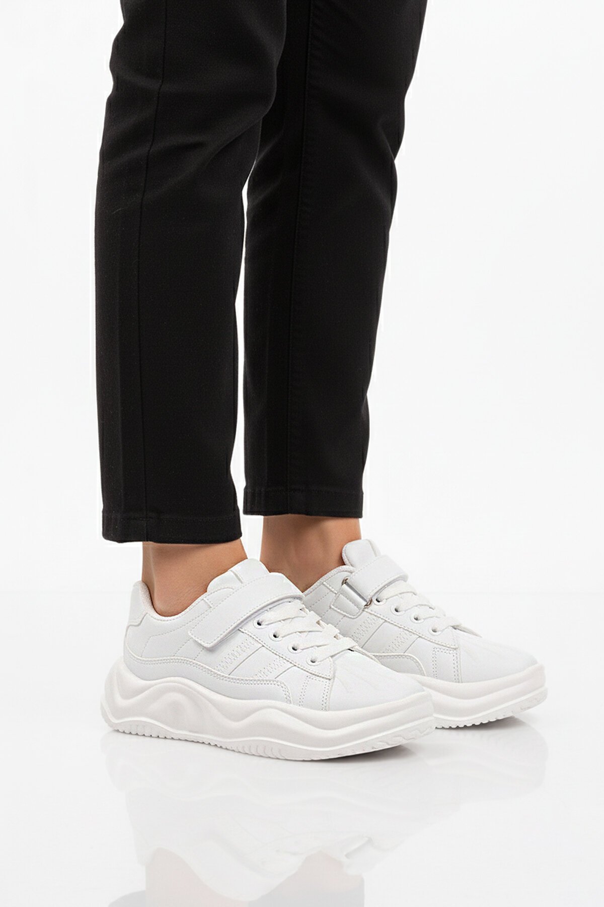 Beyaz Cırtlı Çocuk Spor Ayakkabı 2033 F