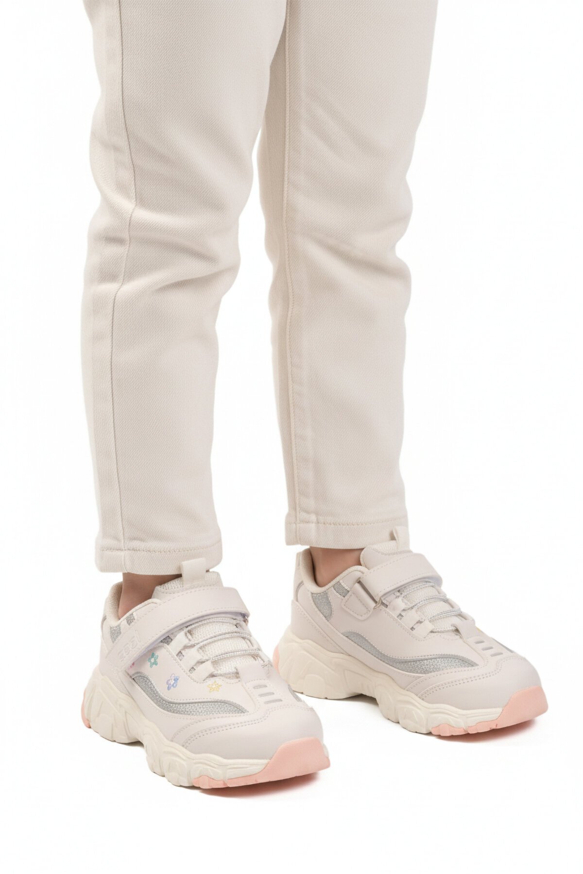 Beyaz Cırtlı Hafif Kız Çocuk Spor Ayakkabı Bella Kısa F