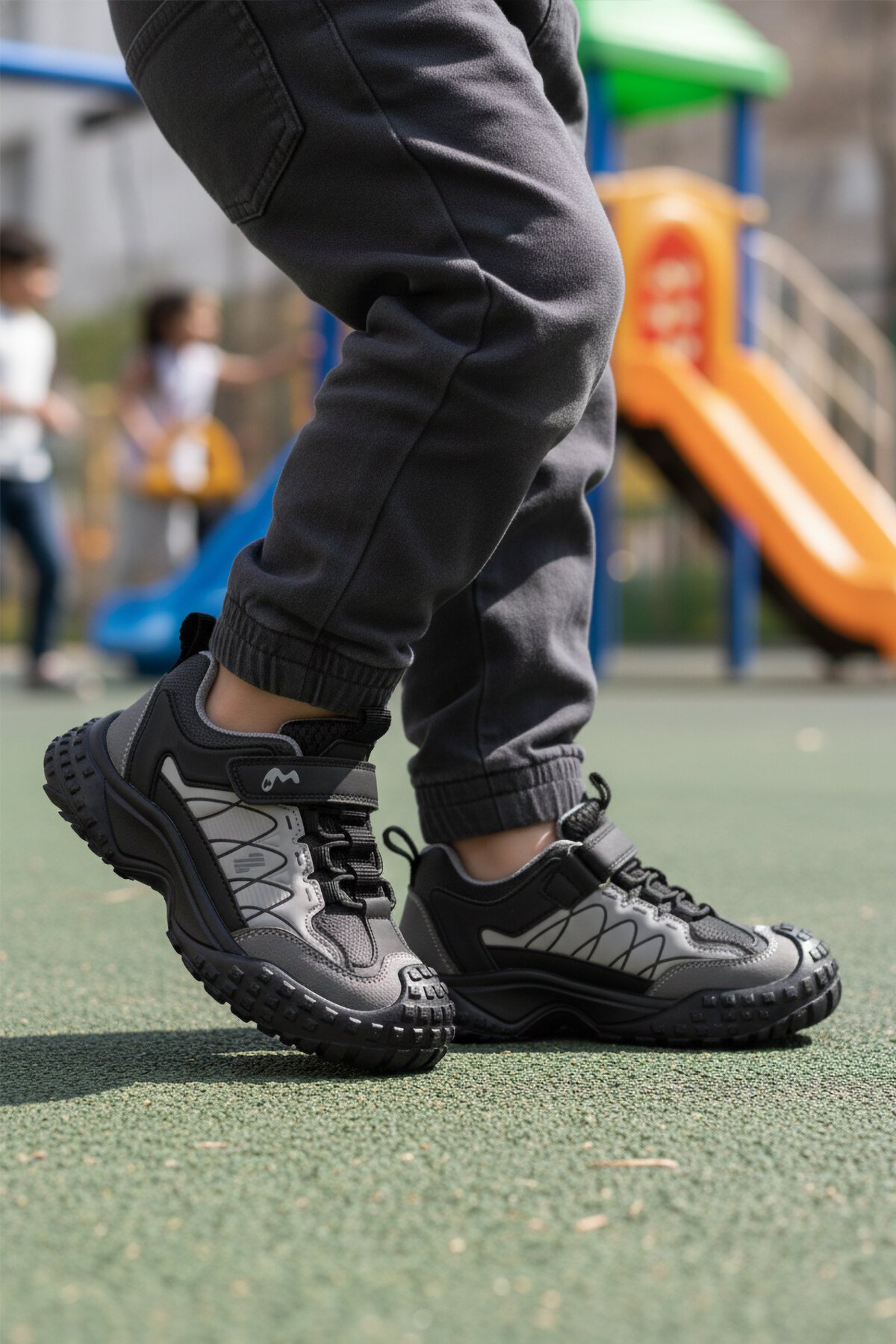 Gri-Siyah Hafif Çocuk Spor Ayakkabı 22676 F