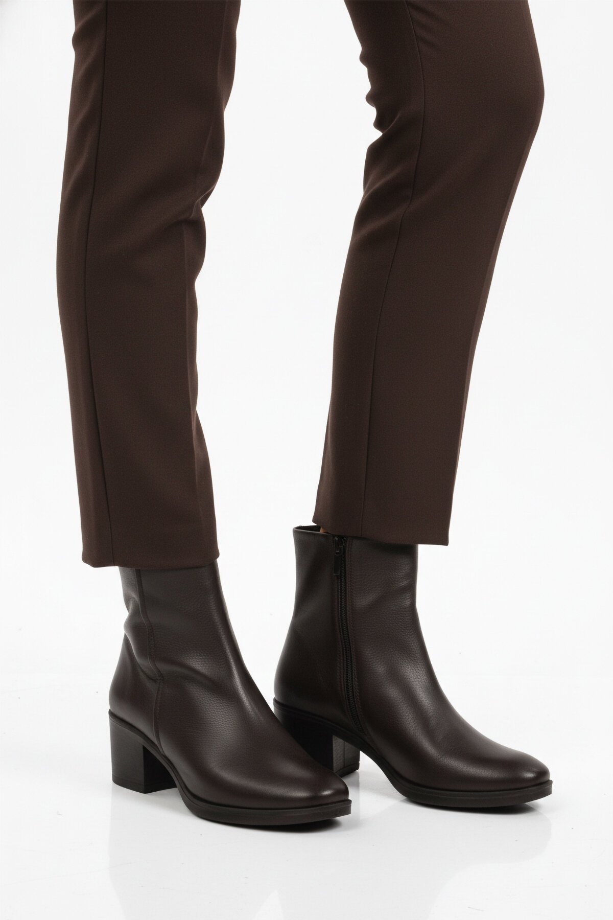 Kahve Hakiki Deri Fermuarlı İçi Polarlı Kadın Bot Premium 92162-1 Z