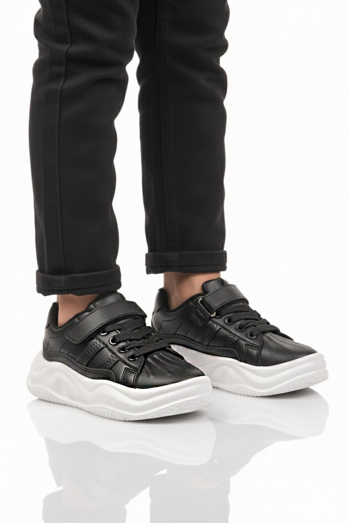 Siyah-Beyaz Cırtlı Çocuk Spor Ayakkabı 2033 F