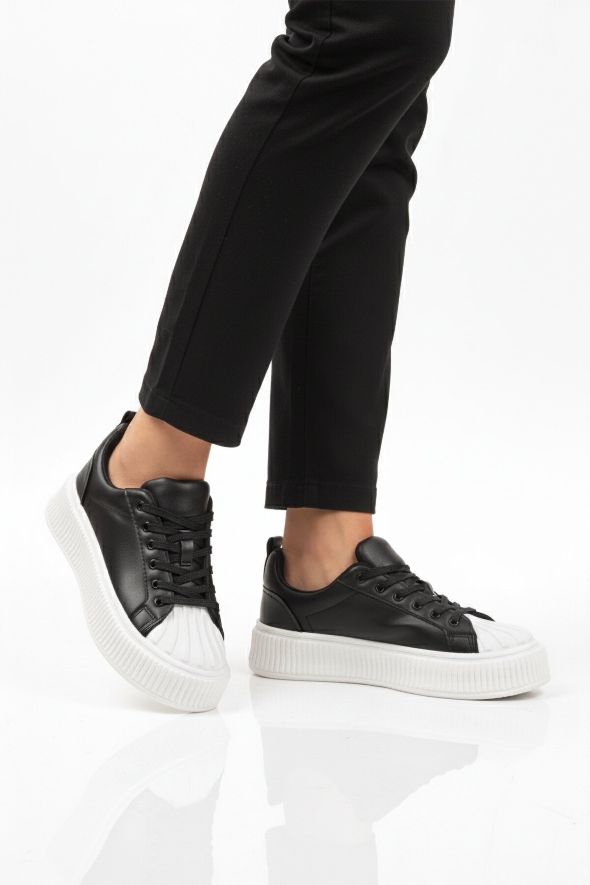 Siyah-Beyaz Kadın Spor Ayakkabı Grov 410 G