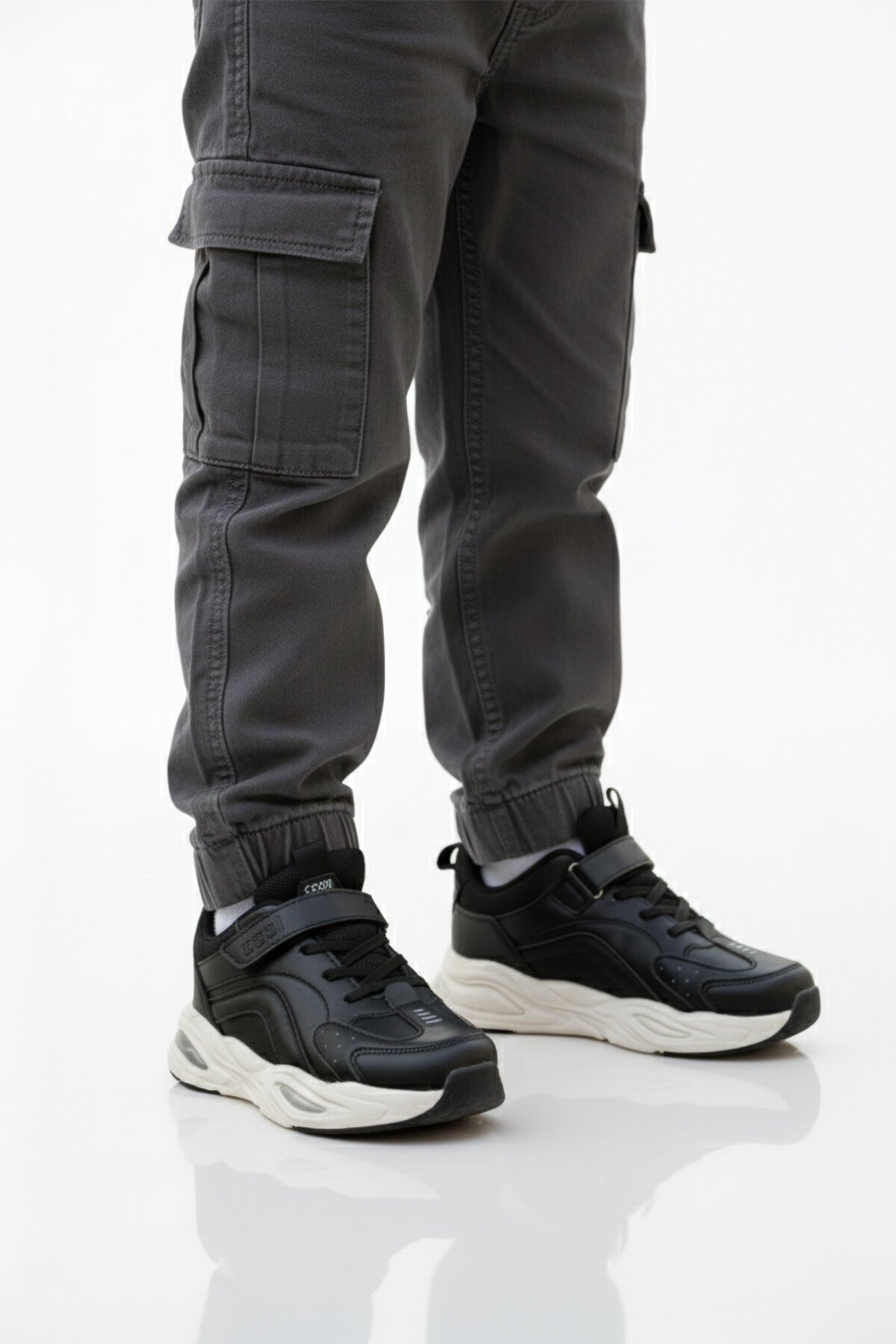 Siyah-Beyaz Cırtlı Hafif Çocuk Spor Ayakkabı Toti F