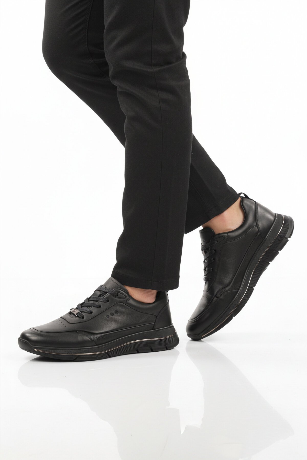 Siyah Hakiki Deri Erkek Günlük Ayakkabı 152-22336 M