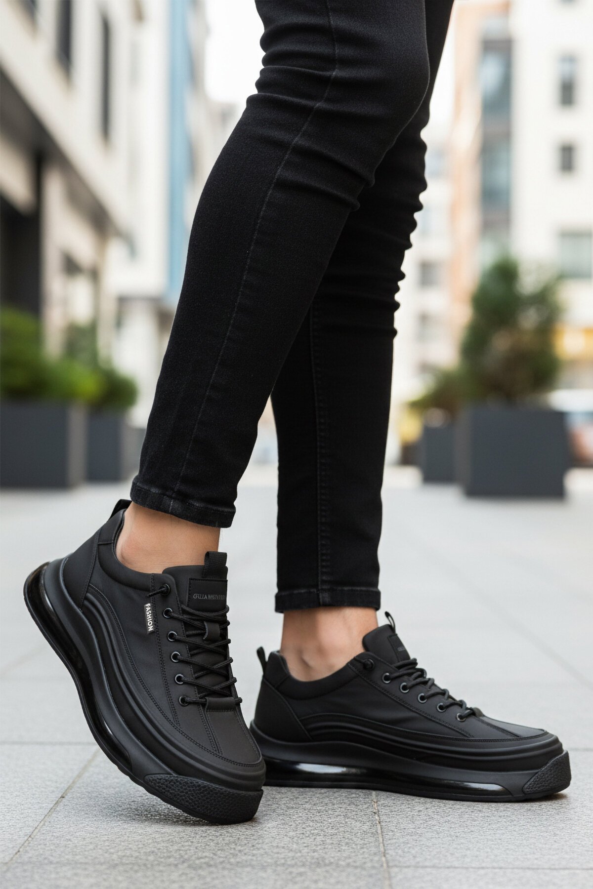 Siyah Hakiki Deri Lastik Bağcıklı  Erkek Günlük Ayakkabı 25K500-1 M