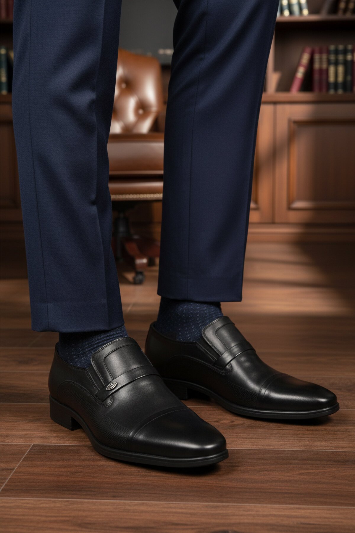 Siyah Hakiki Deri Kaymaz Taban Erkek Günlük Ayakkabı 976 M