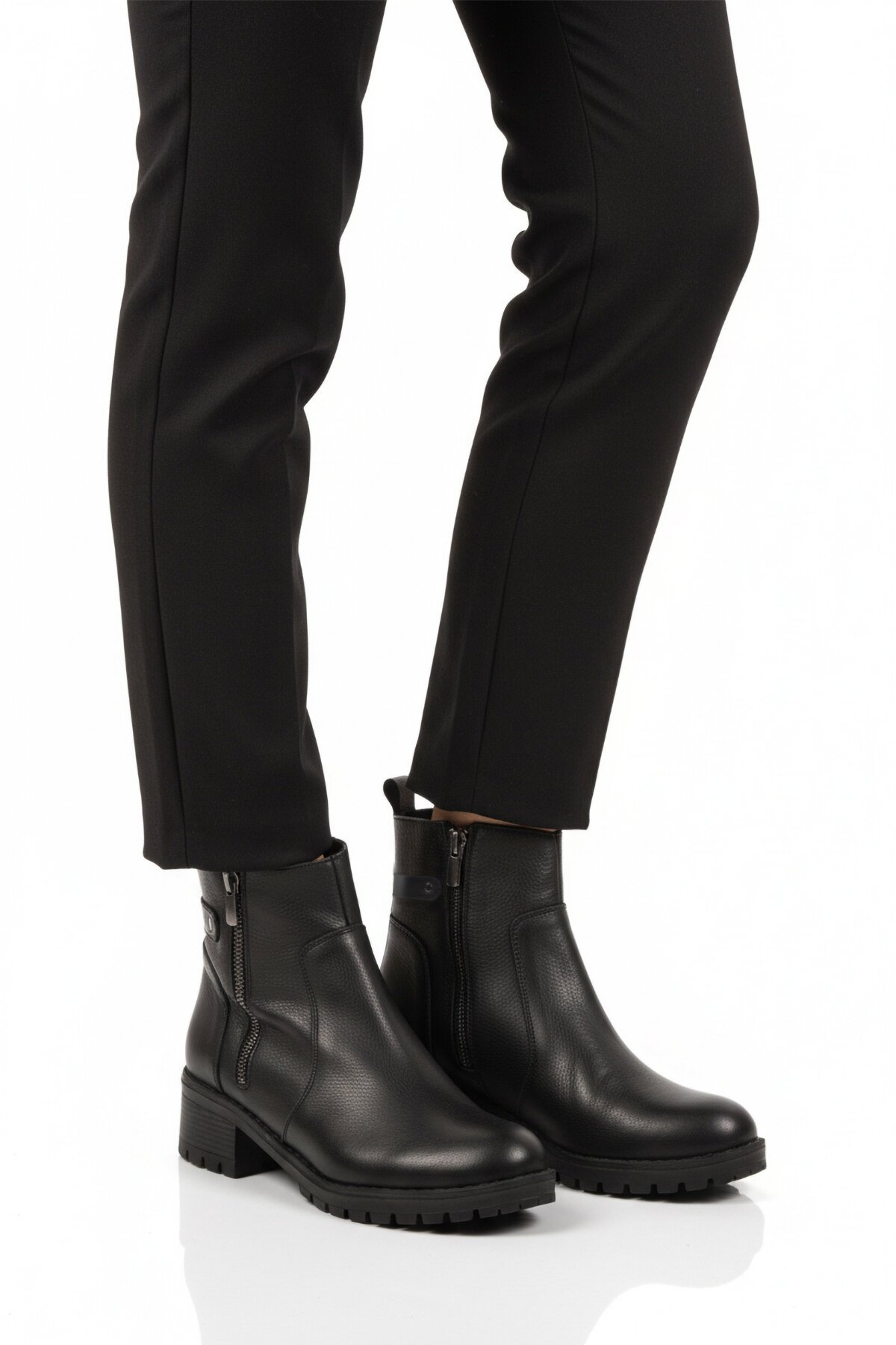 Siyah Hakiki Deri Kaymaz Taban Kadın Bot Premium 4663-1 Z