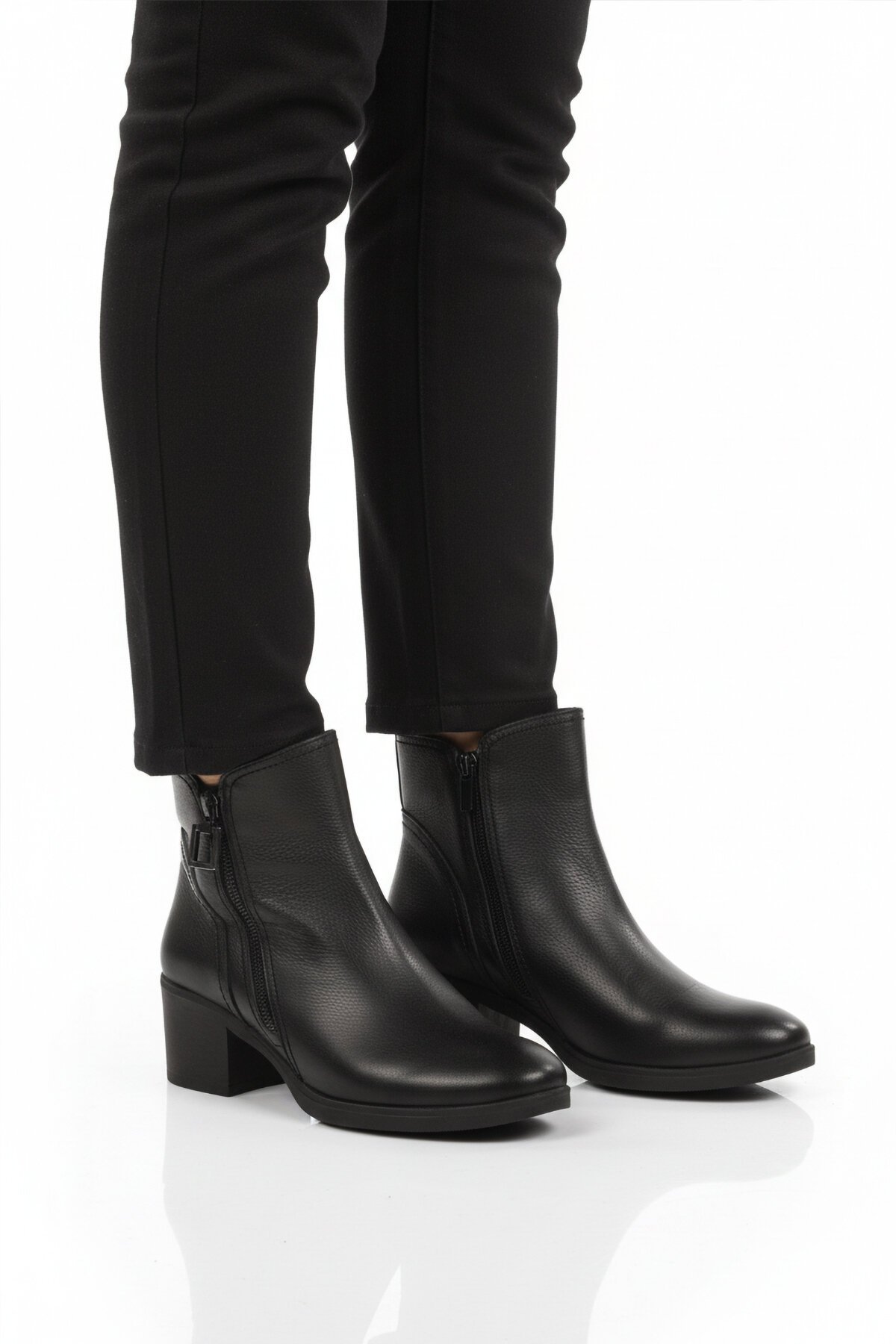 Siyah Hakiki Deri Fermuarlı Kadın Bot Premium 92163-1 Z