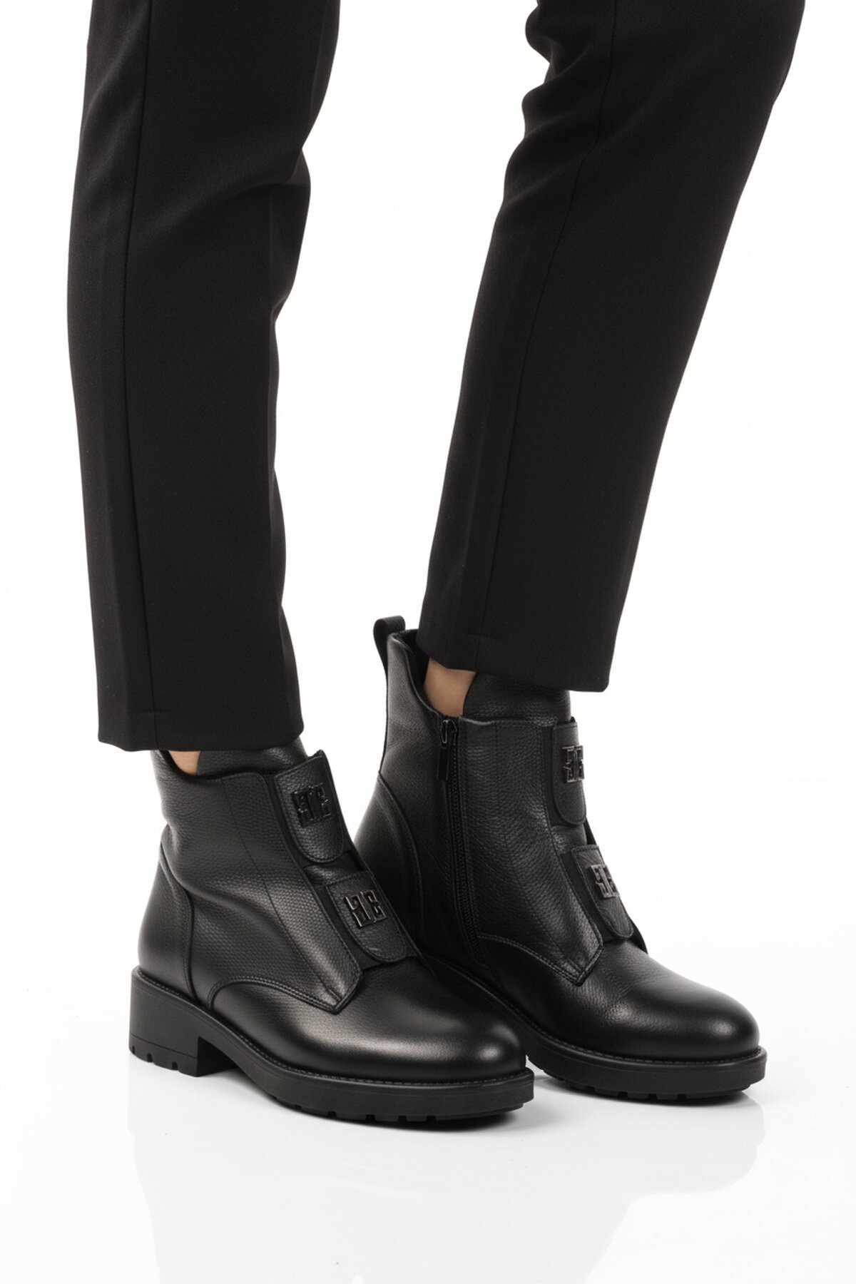 Siyah Hakiki Deri Fermuarlı Kadın Bot Premium 24102-1 Z