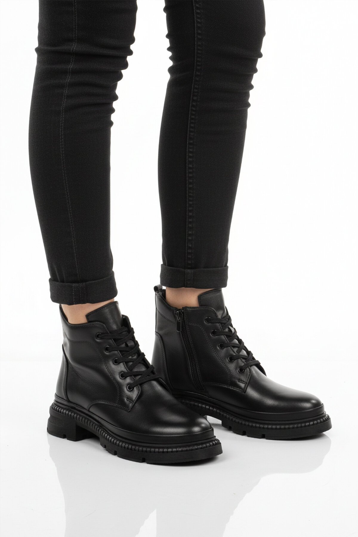 Siyah Hakiki Deri İçi Polarlı Kaymaz Taban Kadın Bot Z505 Z