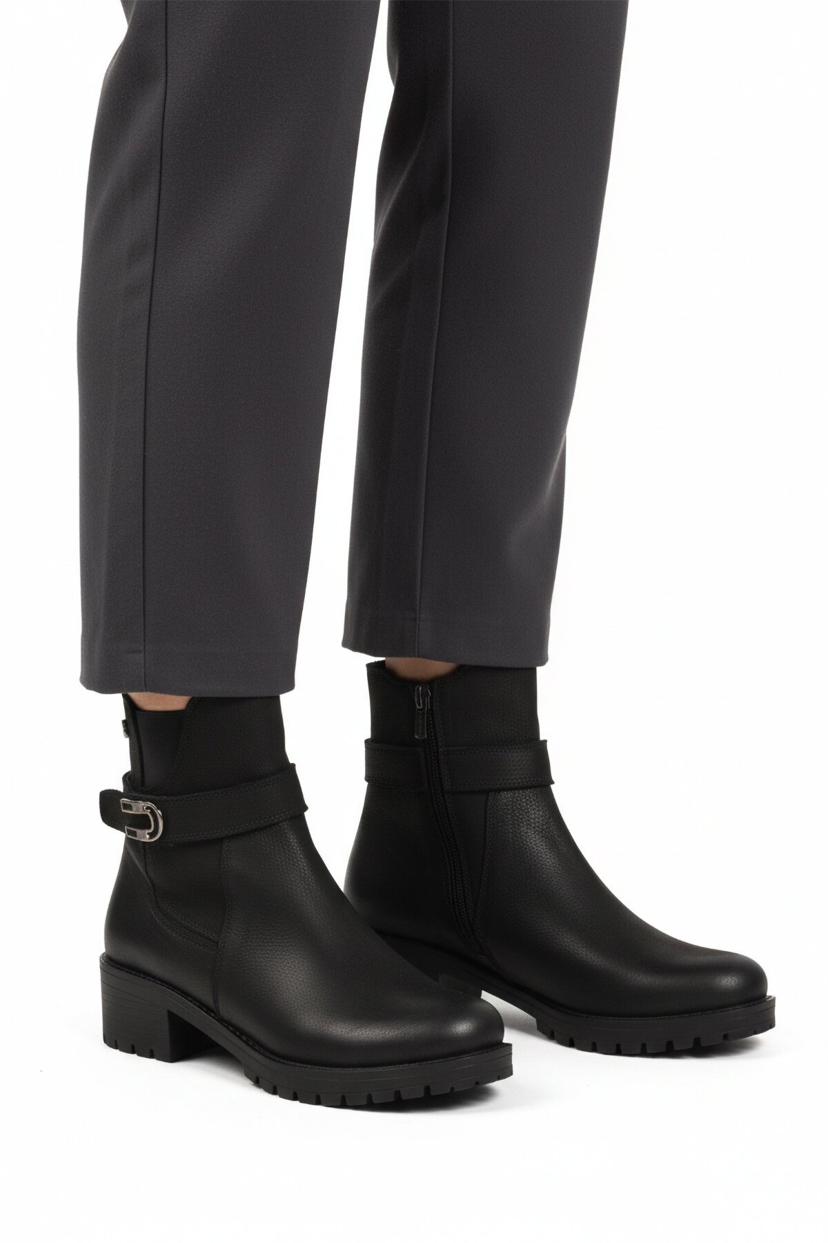 Siyah Nubuk Fermuarlı Hakiki Deri Topuklu Kadın Bot 3376K Z