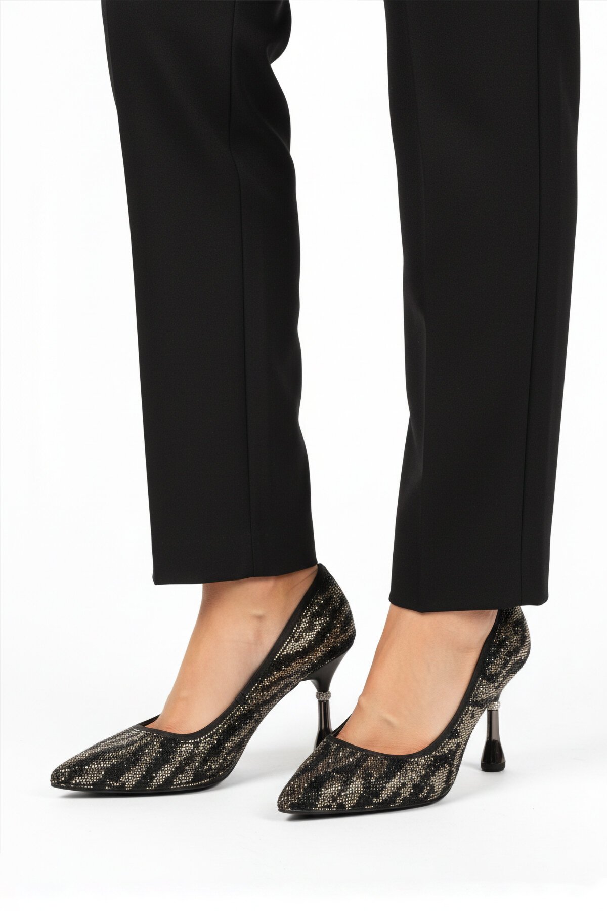 Siyah Saten İnce Topuklu Taşlı Kadın Topuklu Ayakkabı 248245 Z