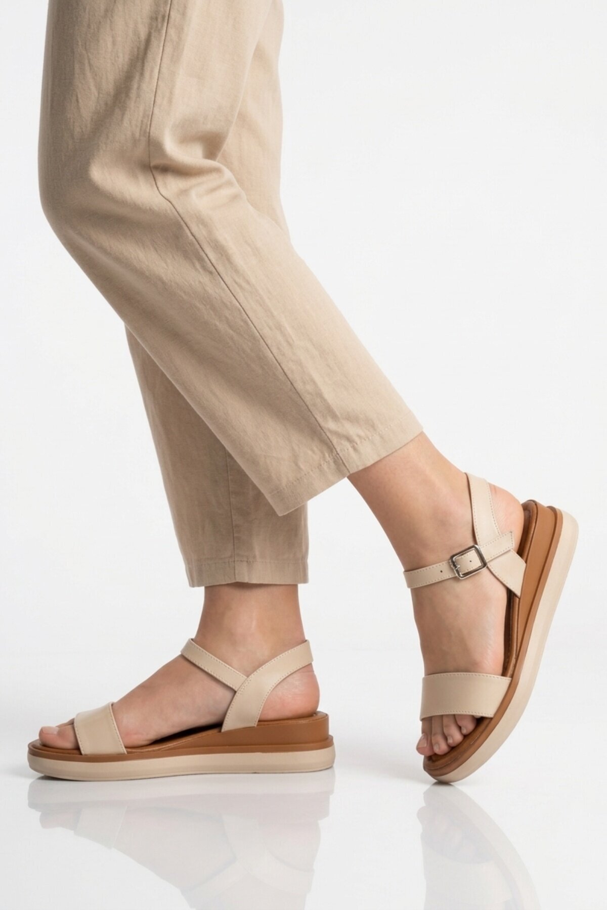 Bej Comfort Taban Hafif Kadın Sandalet 335333 Z