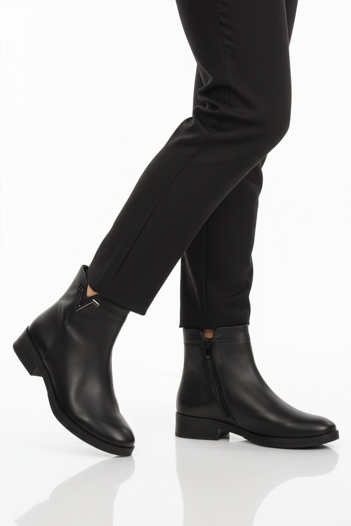 Siyah Hakiki Deri Kadın Bot 21893-1 Z