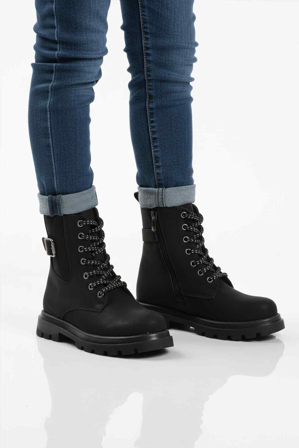 Siyah Çocuk Bot Aleda F