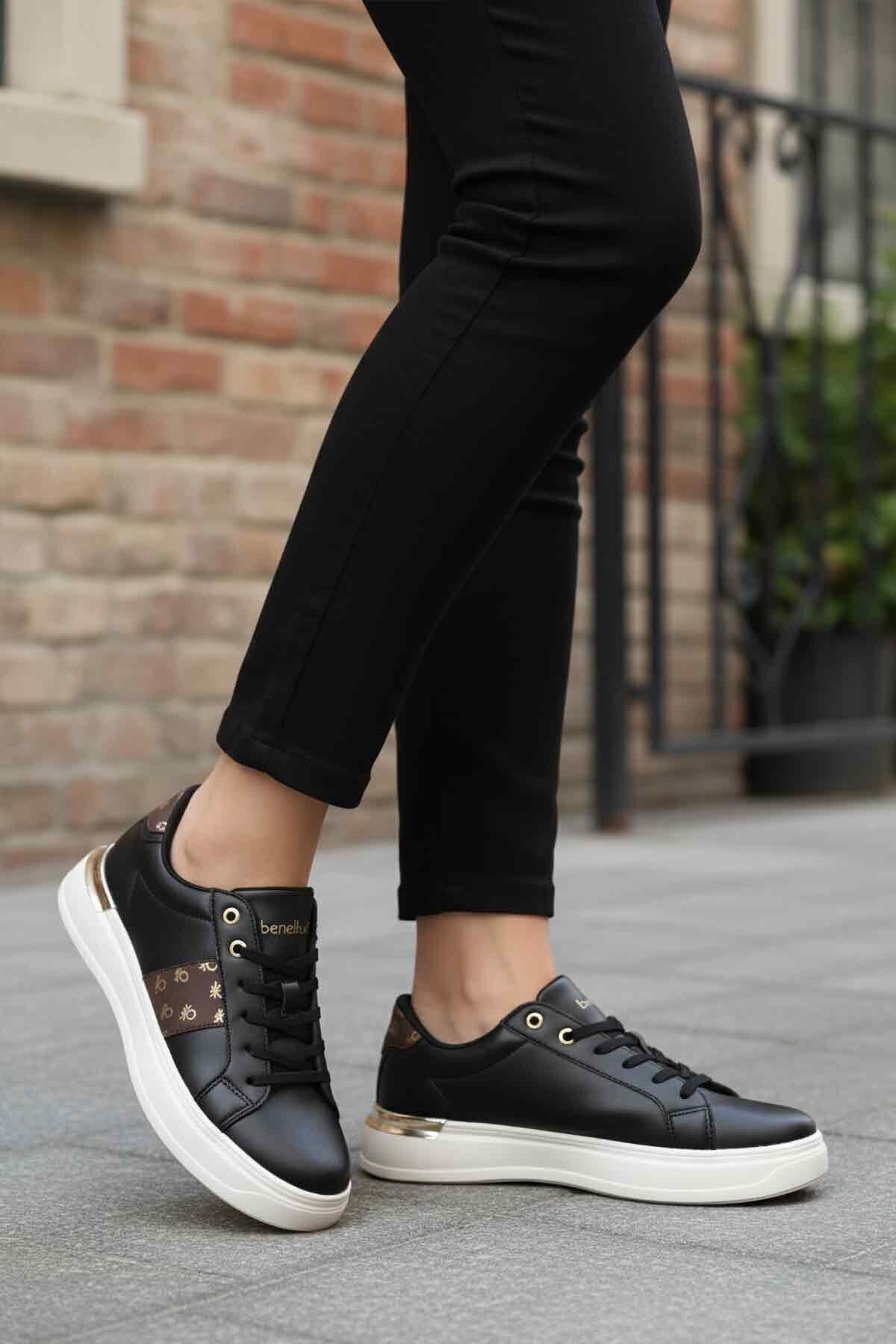 Siyah-Beyaz Bağcıklı Hafif Kadın Sneaker BNI-12132 G