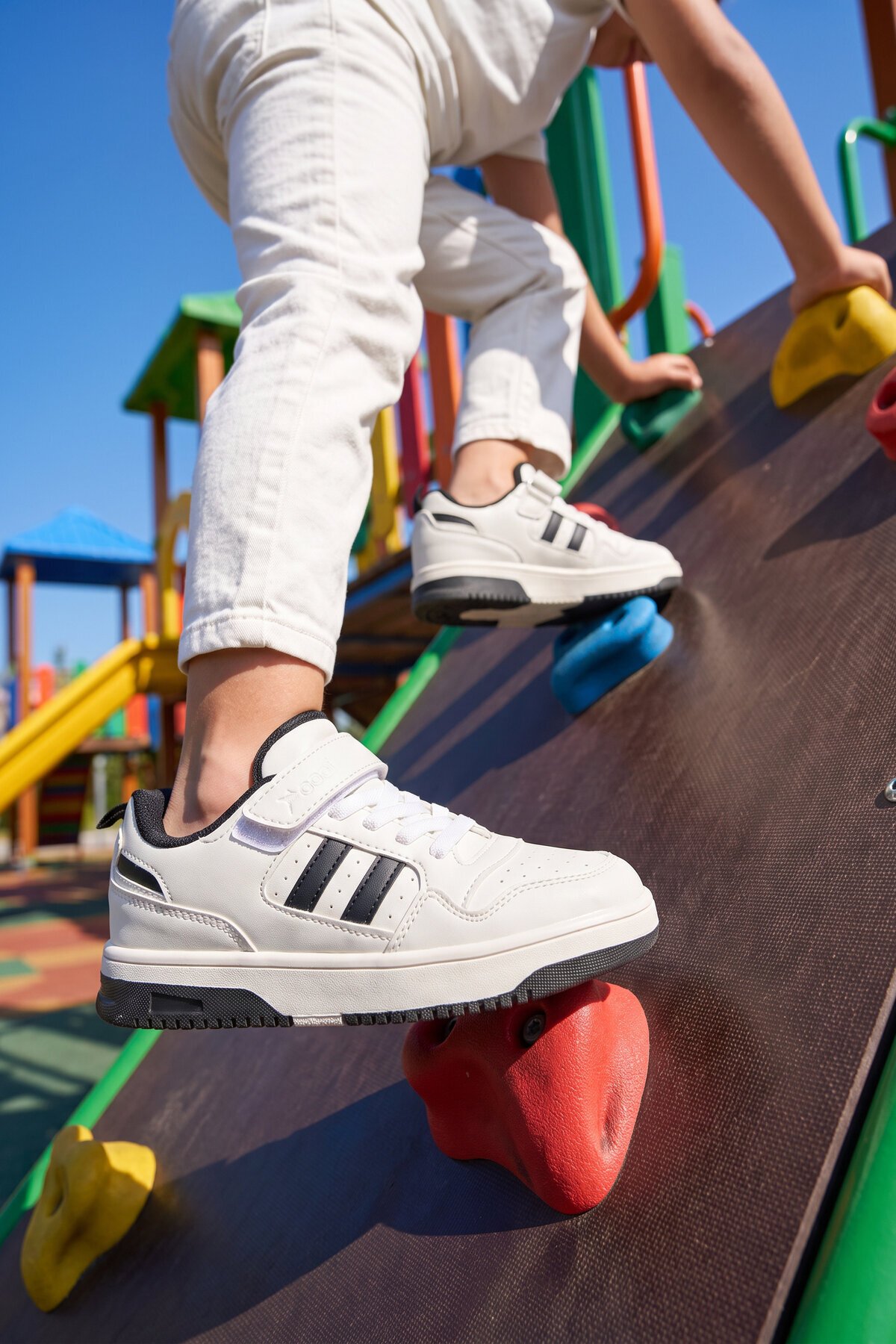 Cırt Bantlı Kalın Rahat Taban Beyaz-Siyah Unisex Çocuk Yürüyüş ve Spor Ayakkabı Sneaker Foor