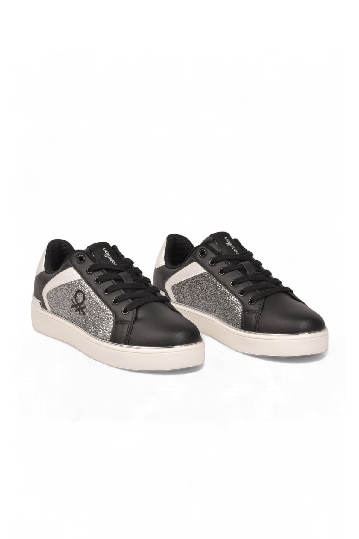 Bağcıklı Kalın Tabanlı Siyah-Beyaz Kadın Yürüyüş ve Spor Ayakkabı Sneaker BNI-12123