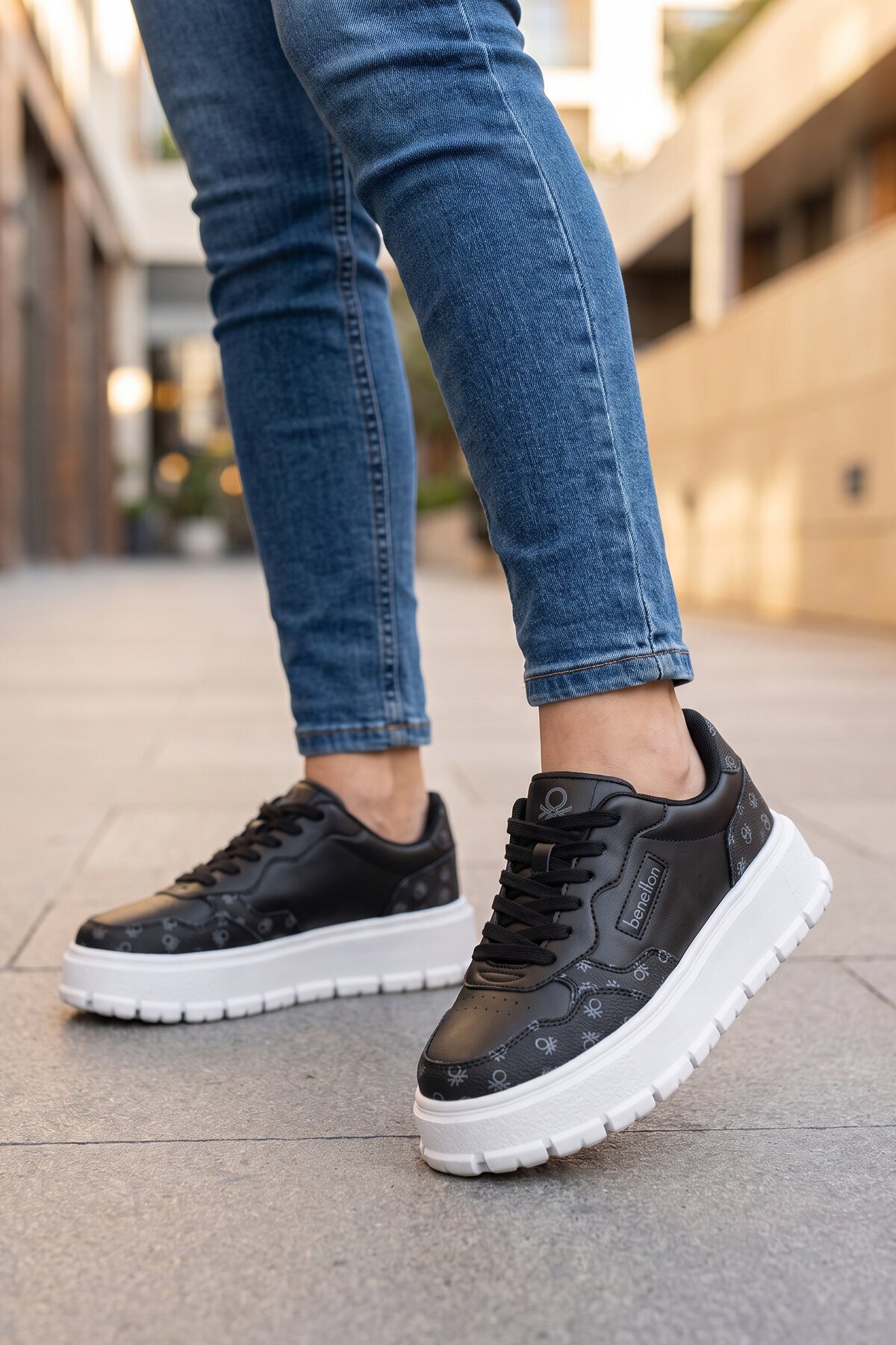 Bağcıklı Kalın Taban Sneaker Siyah-Beyaz Şık Rahat Desenli Casual Yürüyüş Ayakkabı BNI-12124