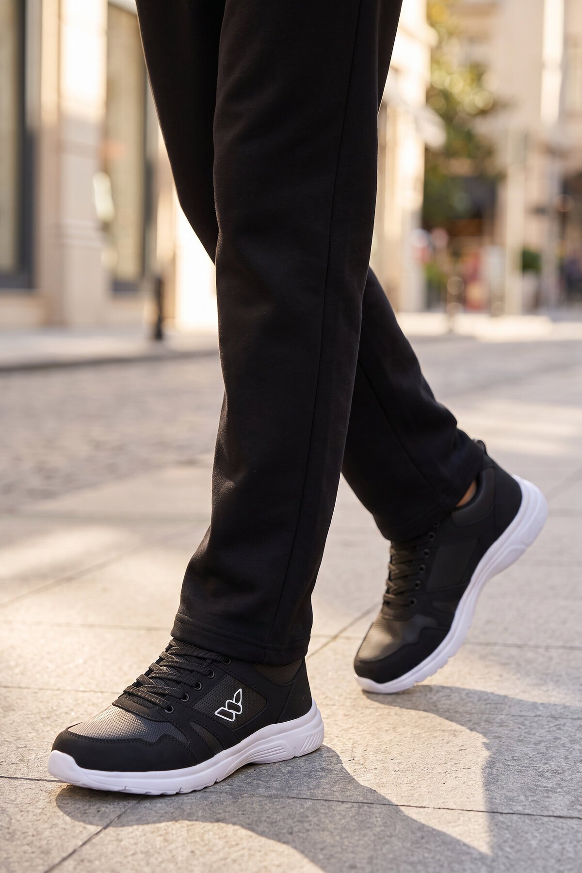 Bağcıklı Cilt Siyah-Beyaz Hafif Rahat Taban Esnek Unisex Yürüyüş ve Spor Ayakkabı Sneaker Core 020
