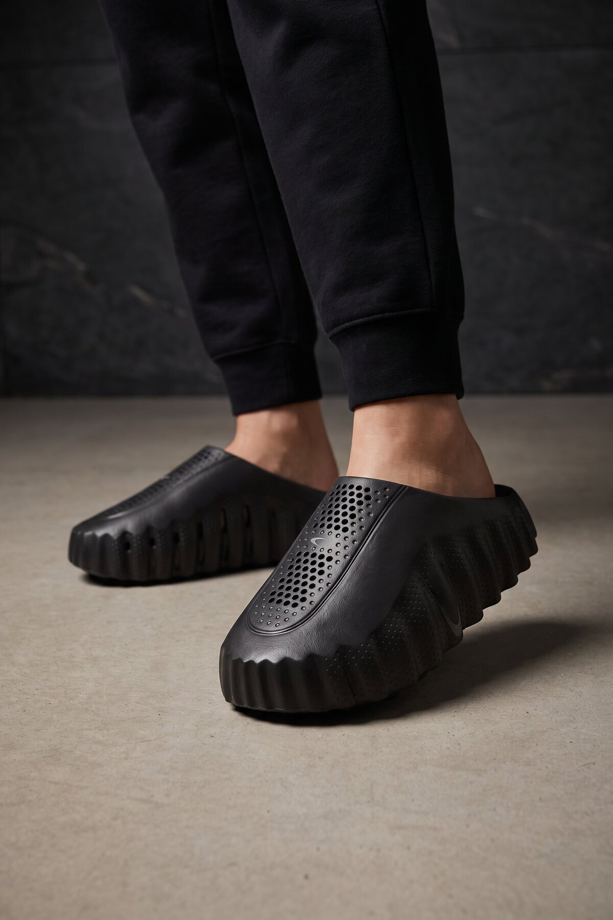 Unisex Eva Hafif Yumuşak Rahat Tabanlı Siyah-Füme Önü Kapalı Sabo Terlik 2510