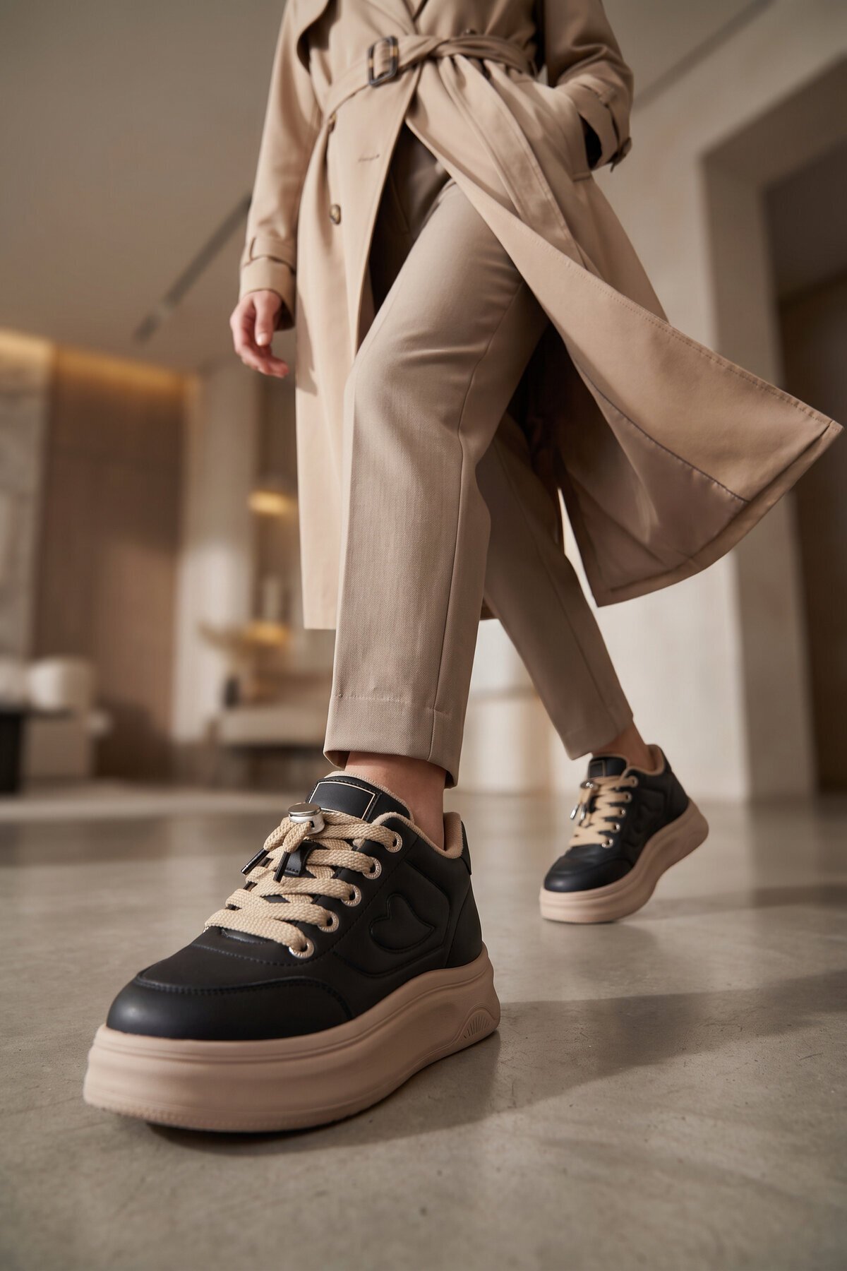 Aksesuar Bağcıklı Kalın Rahat Taban Bot Kadın Siyah Şık Sneaker Bot 26K421