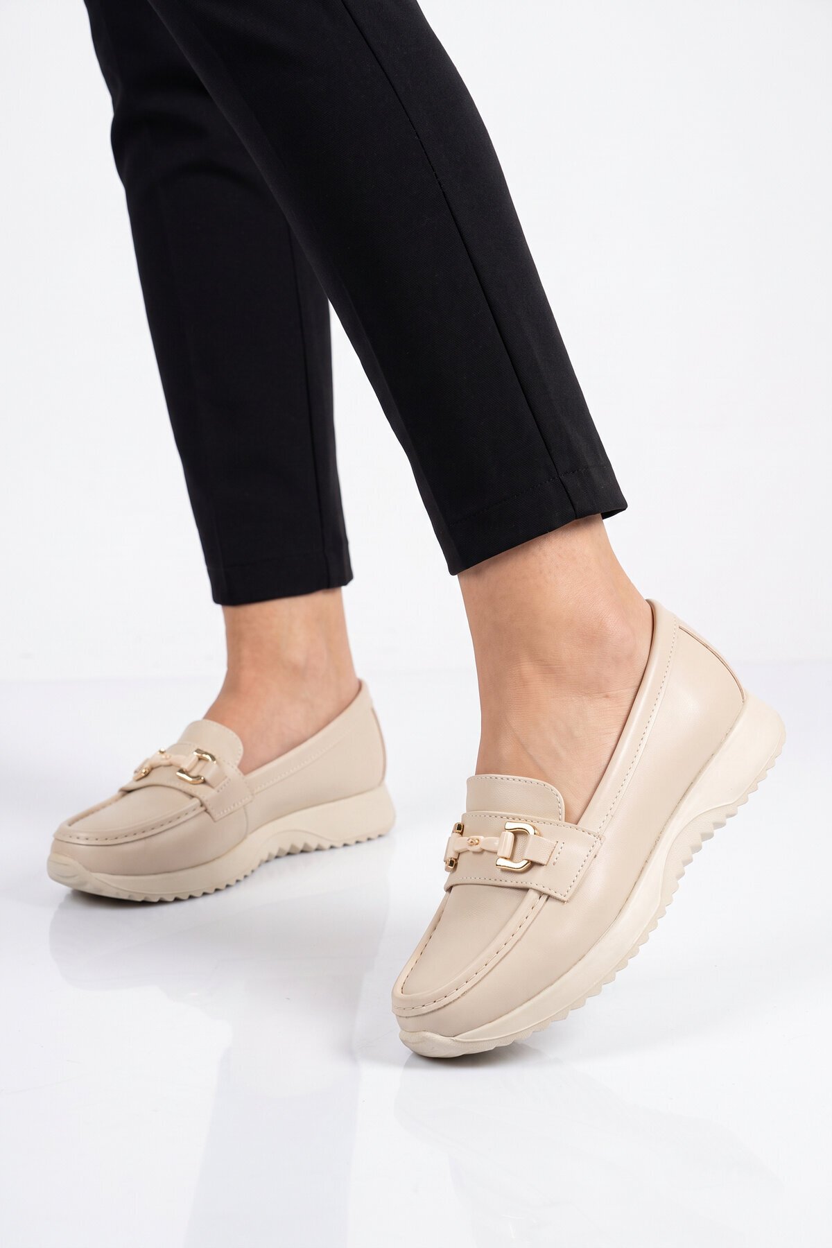 Toka Detaylı Kalın Tabanlı Şık Rahat Krem Kadın Casual Ayakkabı Loafer 067 26K