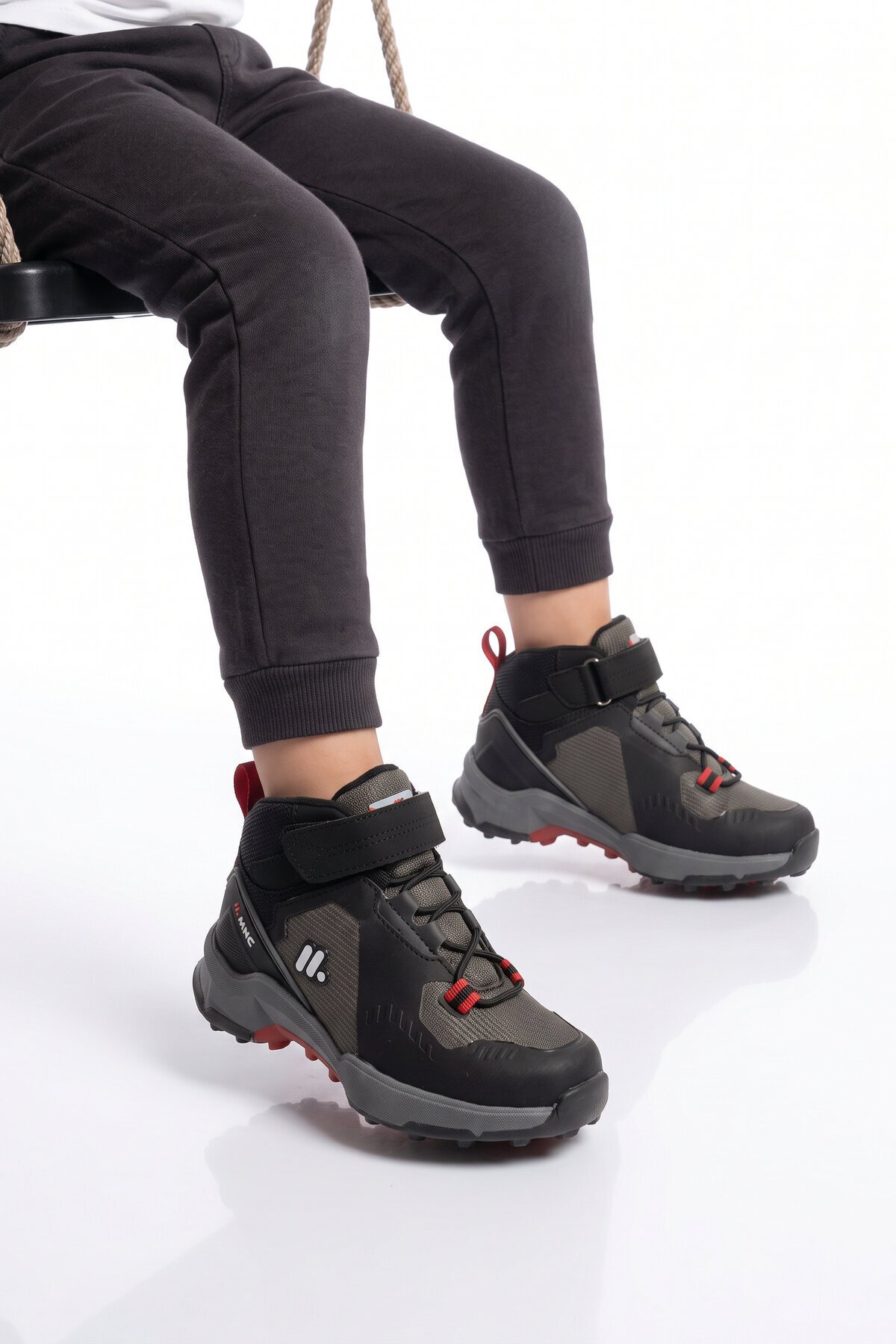 Pampili Erkek Çocuk Cırt Bantlı Kaymaz Tabanlı Siyah-Füme Outdoor Bot BS-İH1-P-100