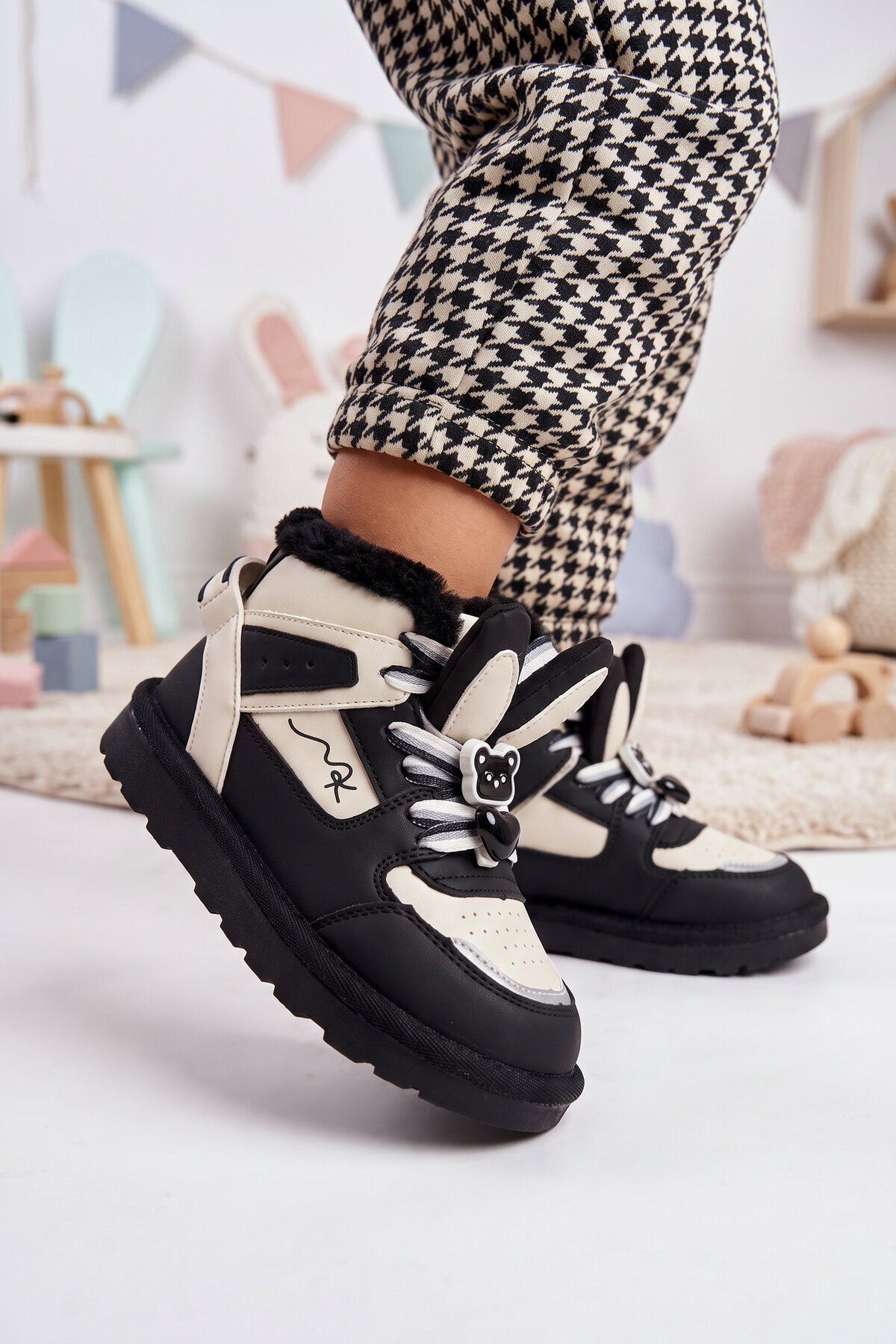 Kız Çocuk İçi Kürklü Sıcak Tutan Aksesuar Bağcıklı Siyah Sneaker Bot Rabbıt