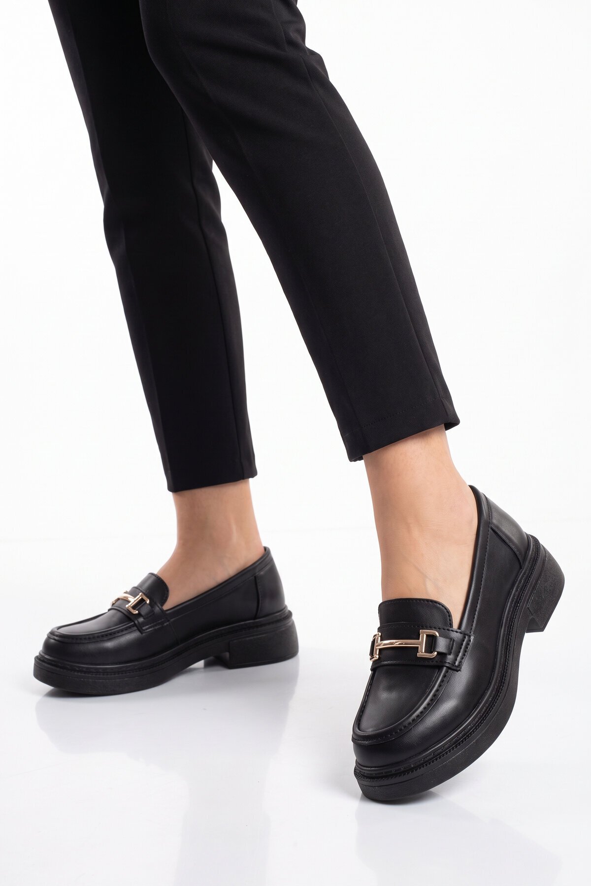 Toka Detaylı Kalın Tabanlı Şık Rahat Siyah Kadın Casual Ayakkabı Loafer 1805