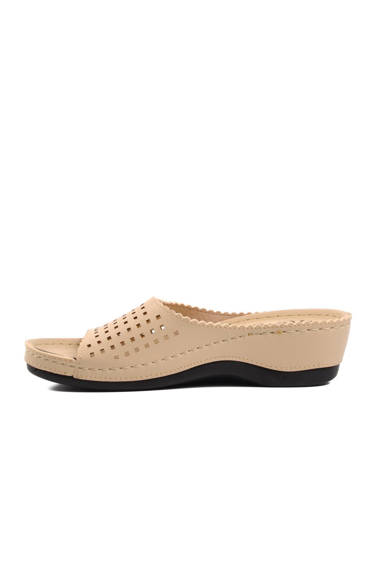 Bej Kadın Terlik