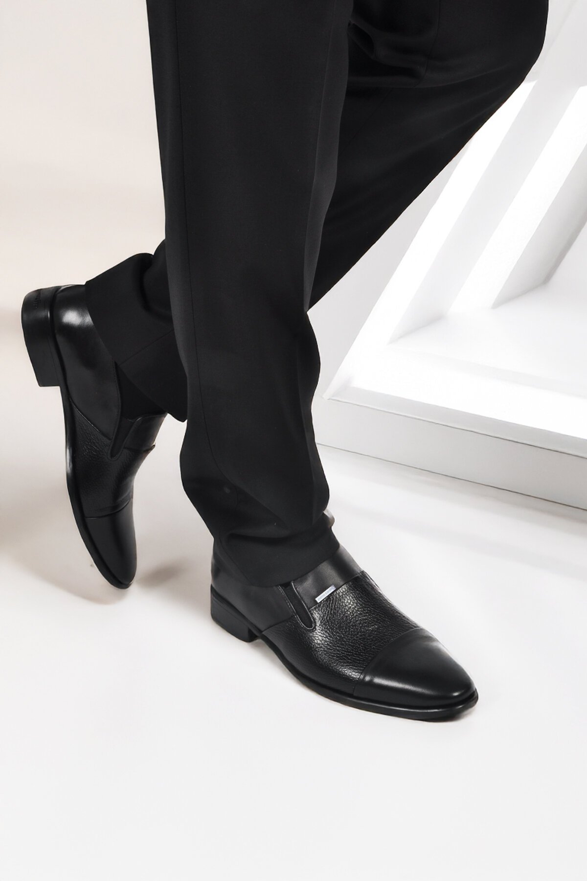 Siyah Hakiki Deri Erkek Klasik Ayakkabı 70555 M