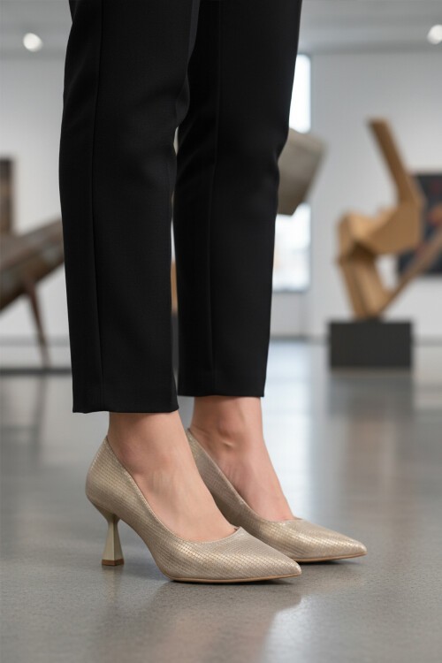 Altın Hafif İnce Topuklu Kadın Topuklu Ayakkabı 665140 Z