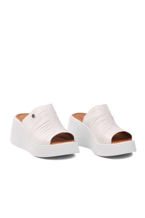 Beyaz Topuklu Kadın Terlik PC-54610 Z