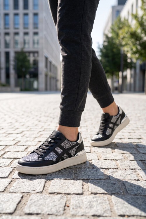 Bağcıklı Kalın Tabanlı Siyah-Beyaz Kadın Yürüyüş ve Spor Ayakkabı Sneaker BNI-12123