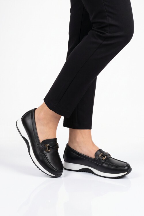 Toka Detaylı Kalın Tabanlı Şık Rahat Siyah-Beyaz Kadın Casual Ayakkabı Loafer 067 26K