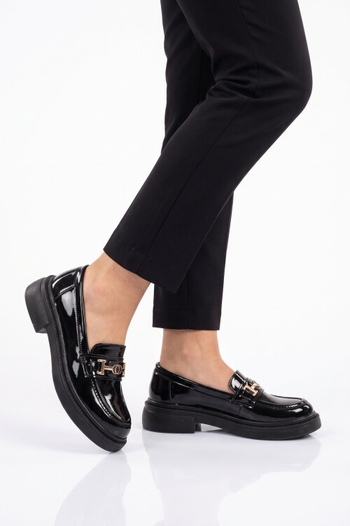 Toka Detaylı Kalın Tabanlı Şık Rahat Siyah Rugan Kadın Casual Ayakkabı Loafer 1805