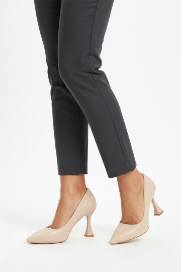 Bej Hafif Kadın Topuklu Ayakkabı 665127 Z