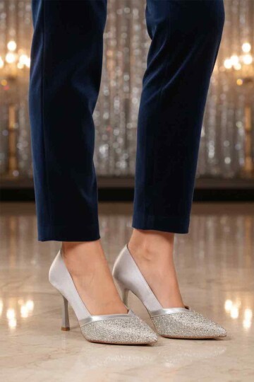 Gümüş Saten Tekstil İnce Topuklu Hafif Kadın Topuklu Ayakkabı 357192 Z