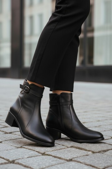 Siyah Hakiki Deri Fermuarlı İçi Polarlı Kadın Bot Premium 24113-1 Z