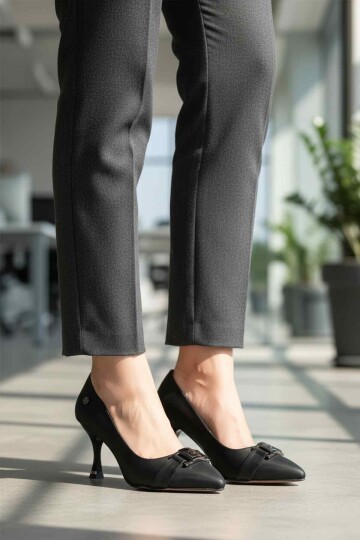 Siyah Saten İnce Topuklu Kadın Abiye Ayakkabı PC-55201 Z