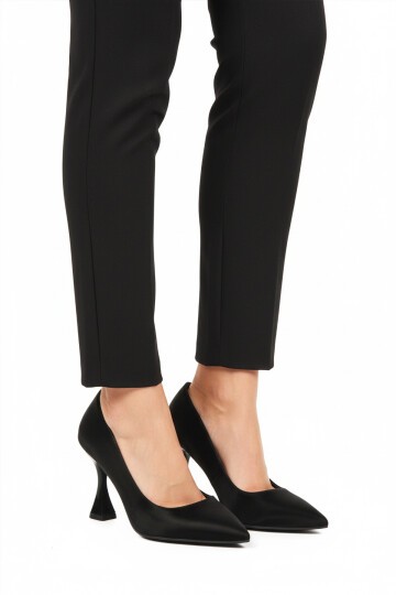 Siyah Hafif Kadın Topuklu Ayakkabı 665127 Z