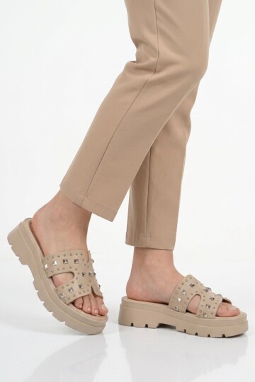 Bej Yüksek Tabanlı ComfortSole Taban Kadın Terlik 35350 Z