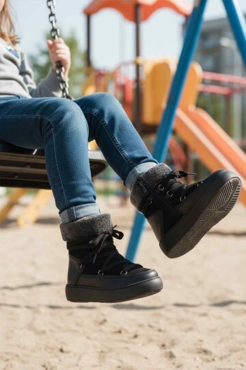 Siyah Çocuk Bot Selis F