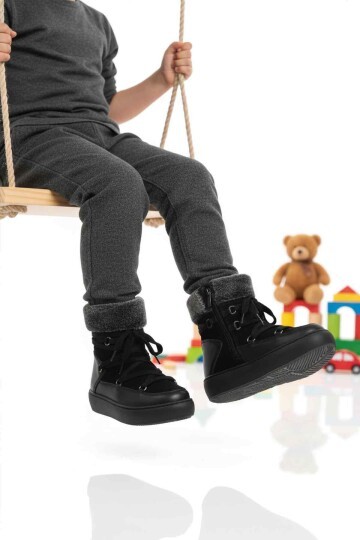 Siyah Çocuk Bot Selis F