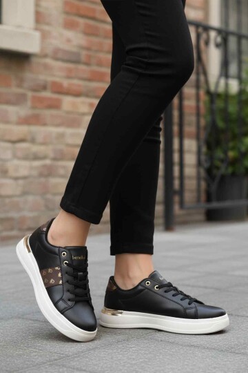 Siyah-Beyaz Bağcıklı Hafif Kadın Sneaker BNI-12132 G
