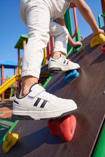 Cırt Bantlı Kalın Rahat Taban Beyaz-Siyah Unisex Çocuk Yürüyüş ve Spor Ayakkabı Sneaker Foor